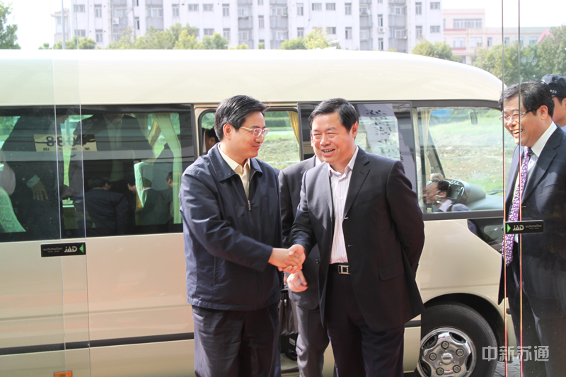 2009年10月19日，江苏省商贸厅厅长朱民来园区考察