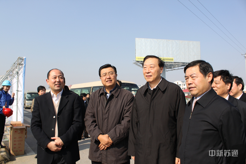 2009年11月23日，江苏省委副书记、省长罗志军视察苏通园区工程现场