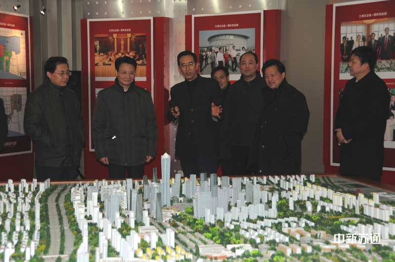 2010年3月9日，江苏省副省长何权视察园区展厅